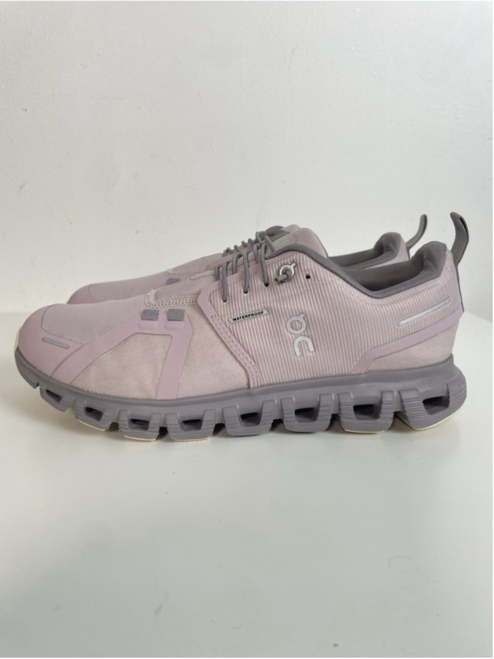 On Cloud 6 Waterproof Womens Size 9 Mauve Purple Athletic Running Shoes Sneakers